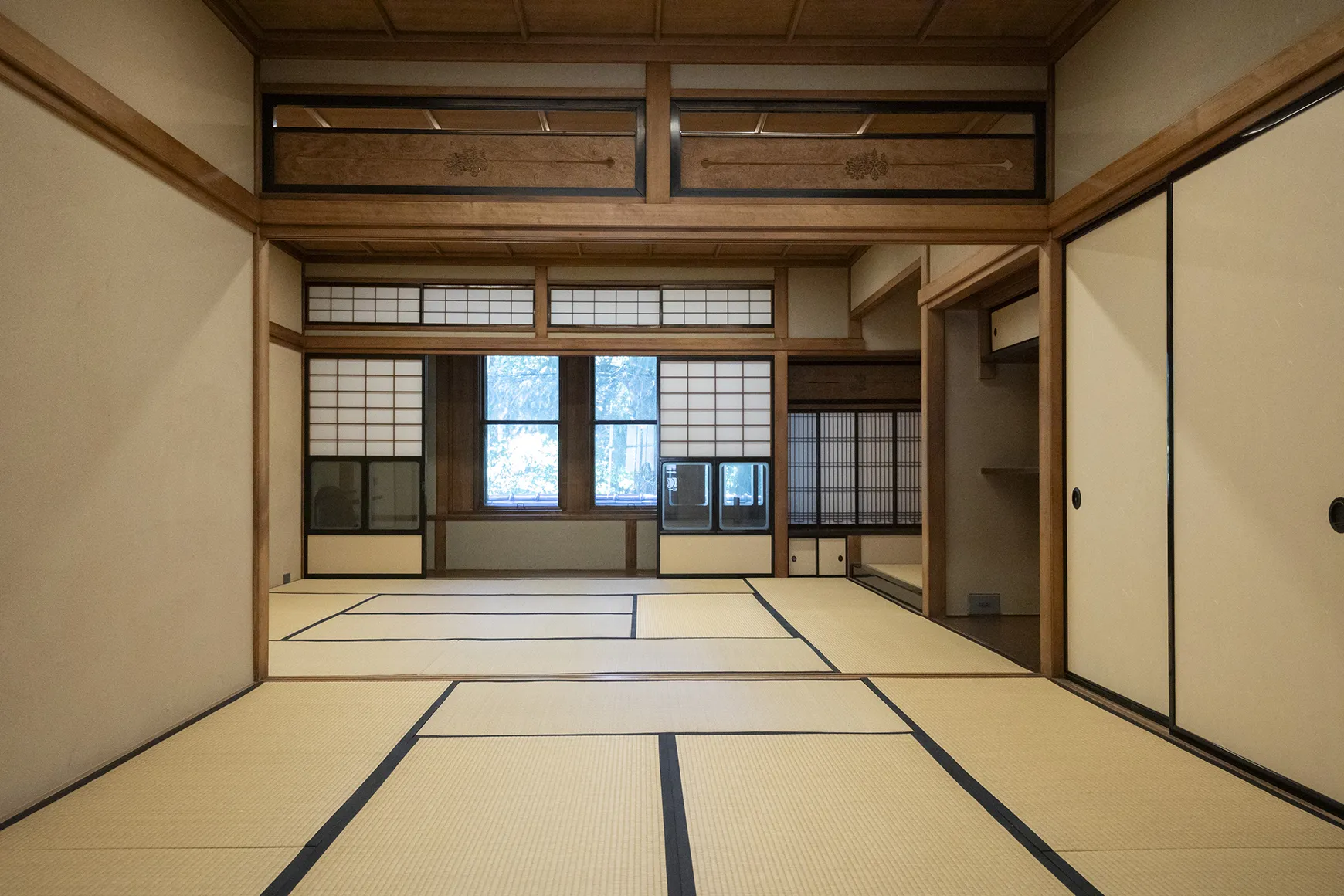 100年の時を刻む都心の洋館。緑と建物と歴史が織りなす空間、九段ハウスを訪ねて